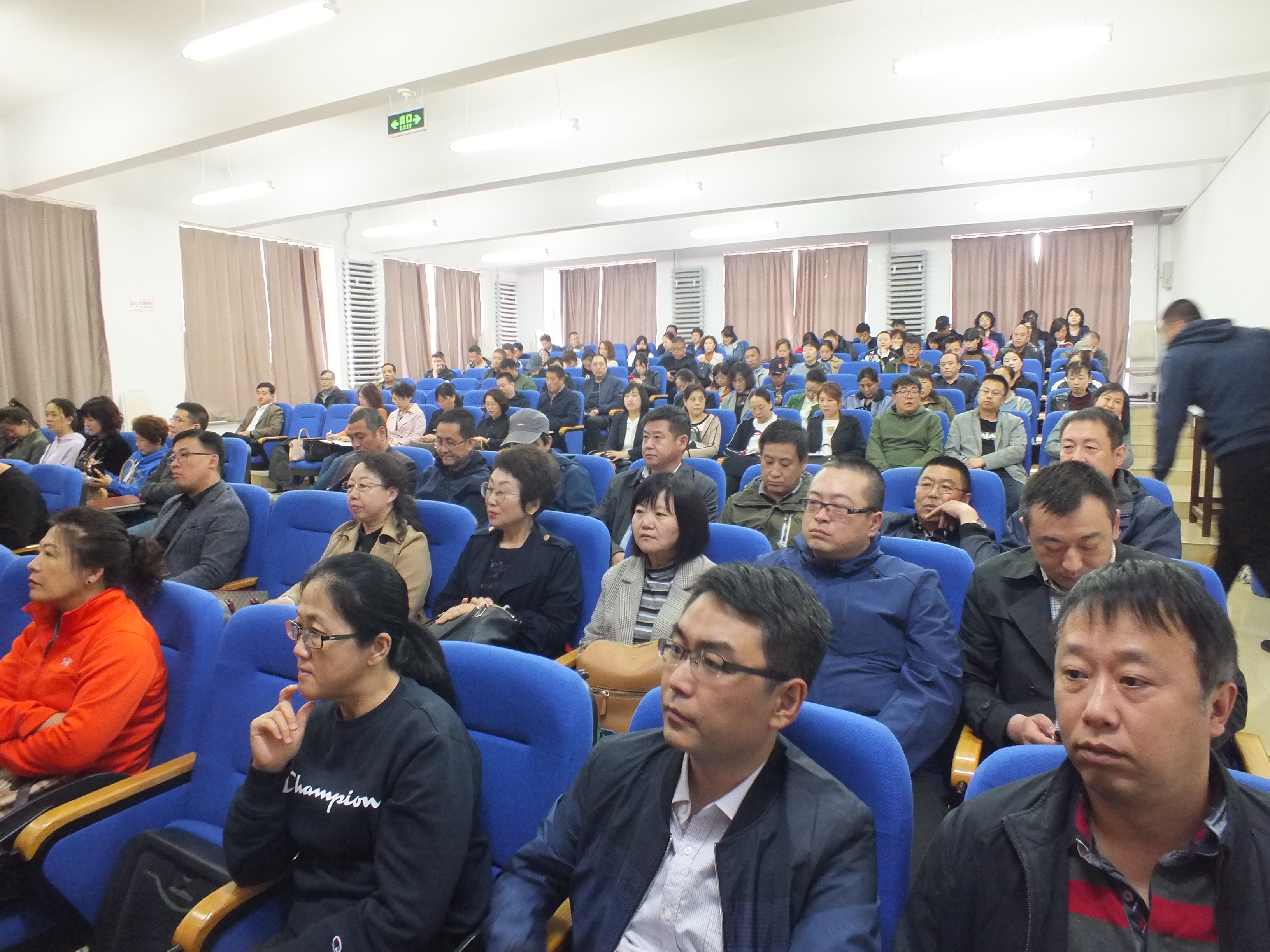 伊春市委讲师团走进学院开展解放思想推动伊春高质量转型发展宣讲活动