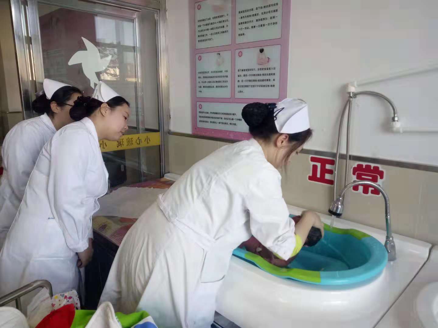 医学技术学院学生课间见习情况