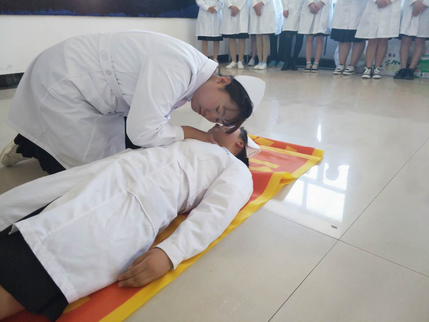 医学技术学院涉外护理班开展“用行动给予关怀、用服务献予爱心”主题公益活动