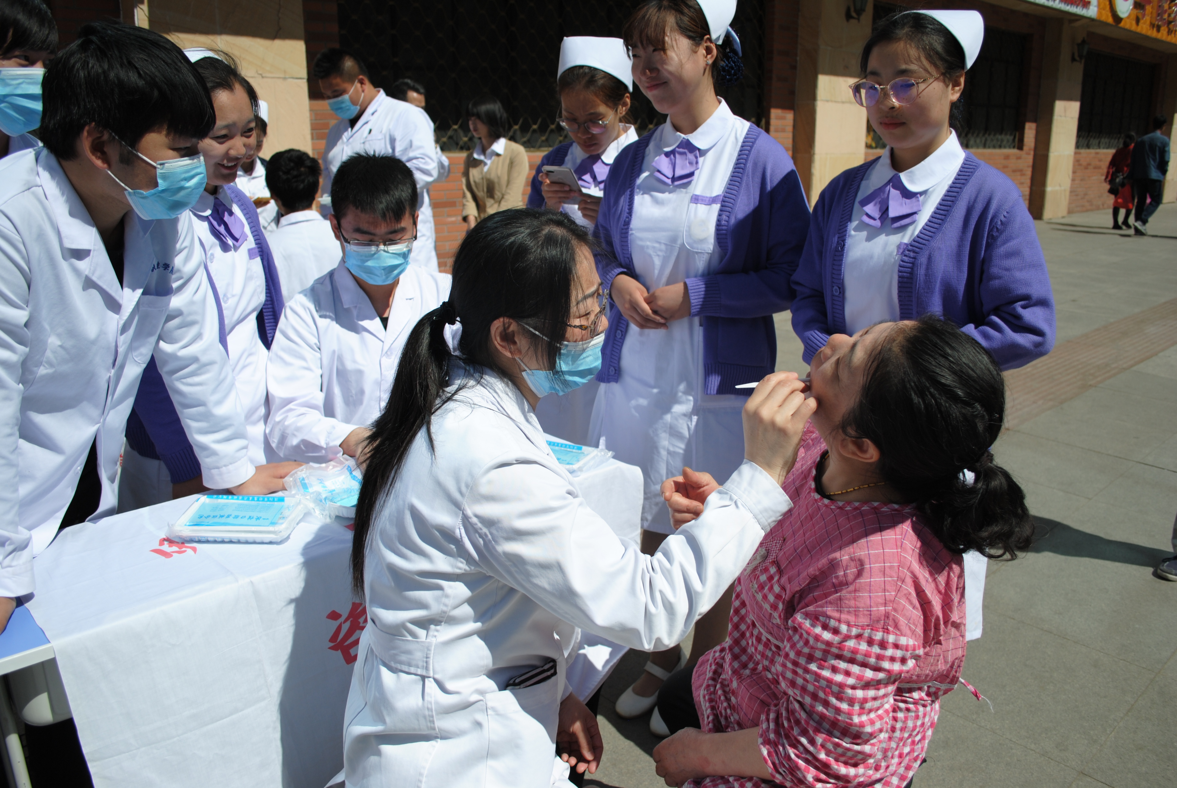 医学技术学院职业教育活动走进社区