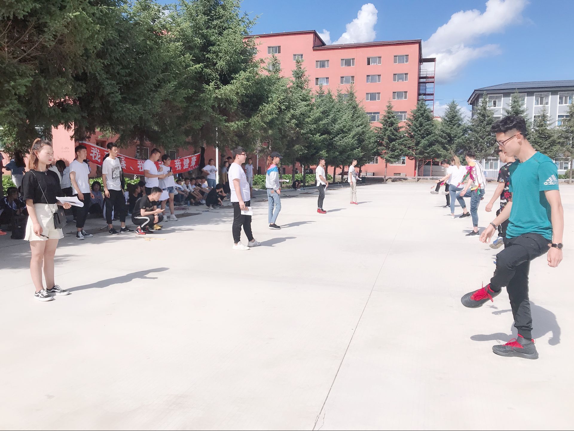 旅游商务学院举办毽球跳绳大赛