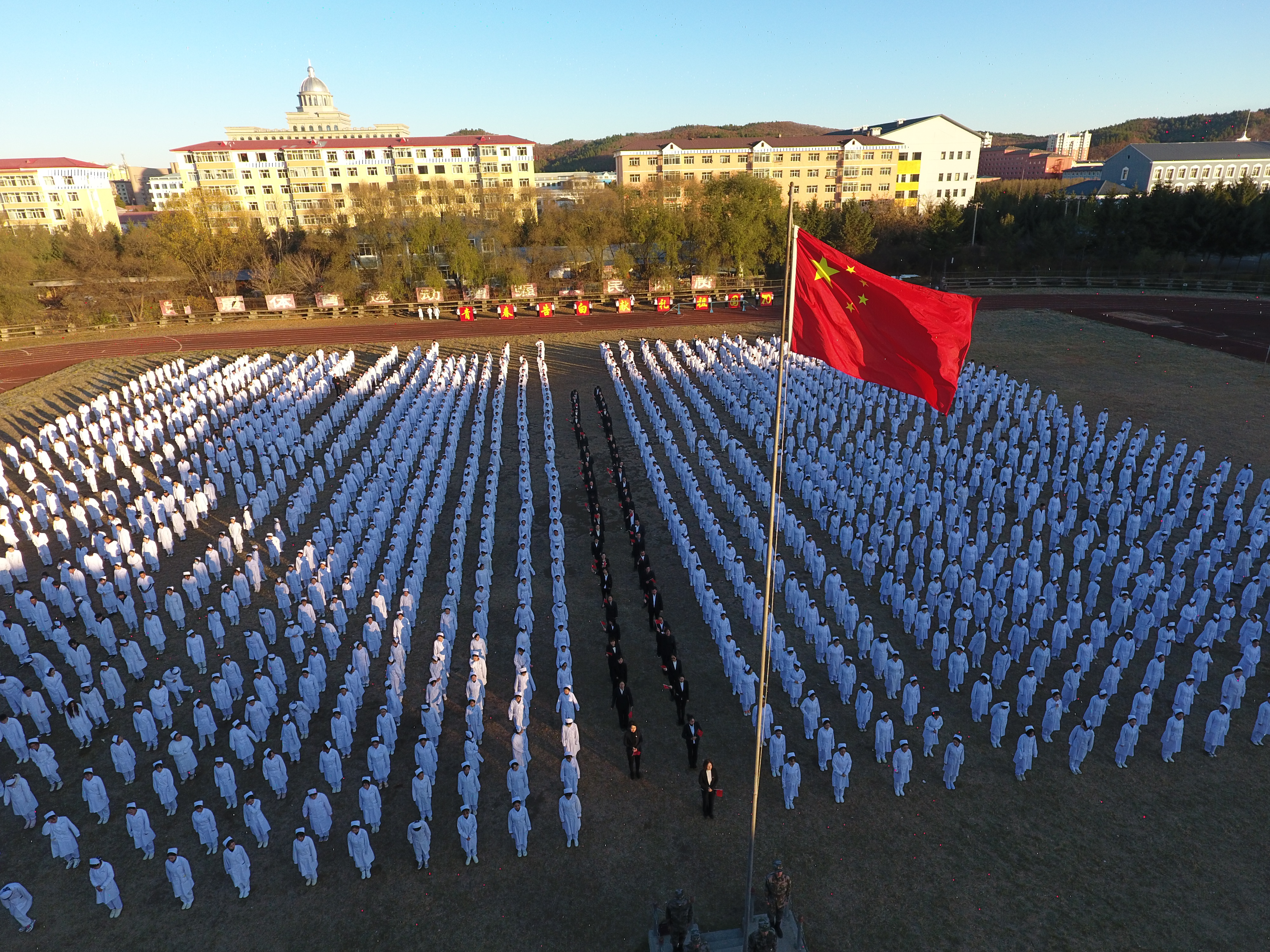 医学技术学院_国旗下宣誓