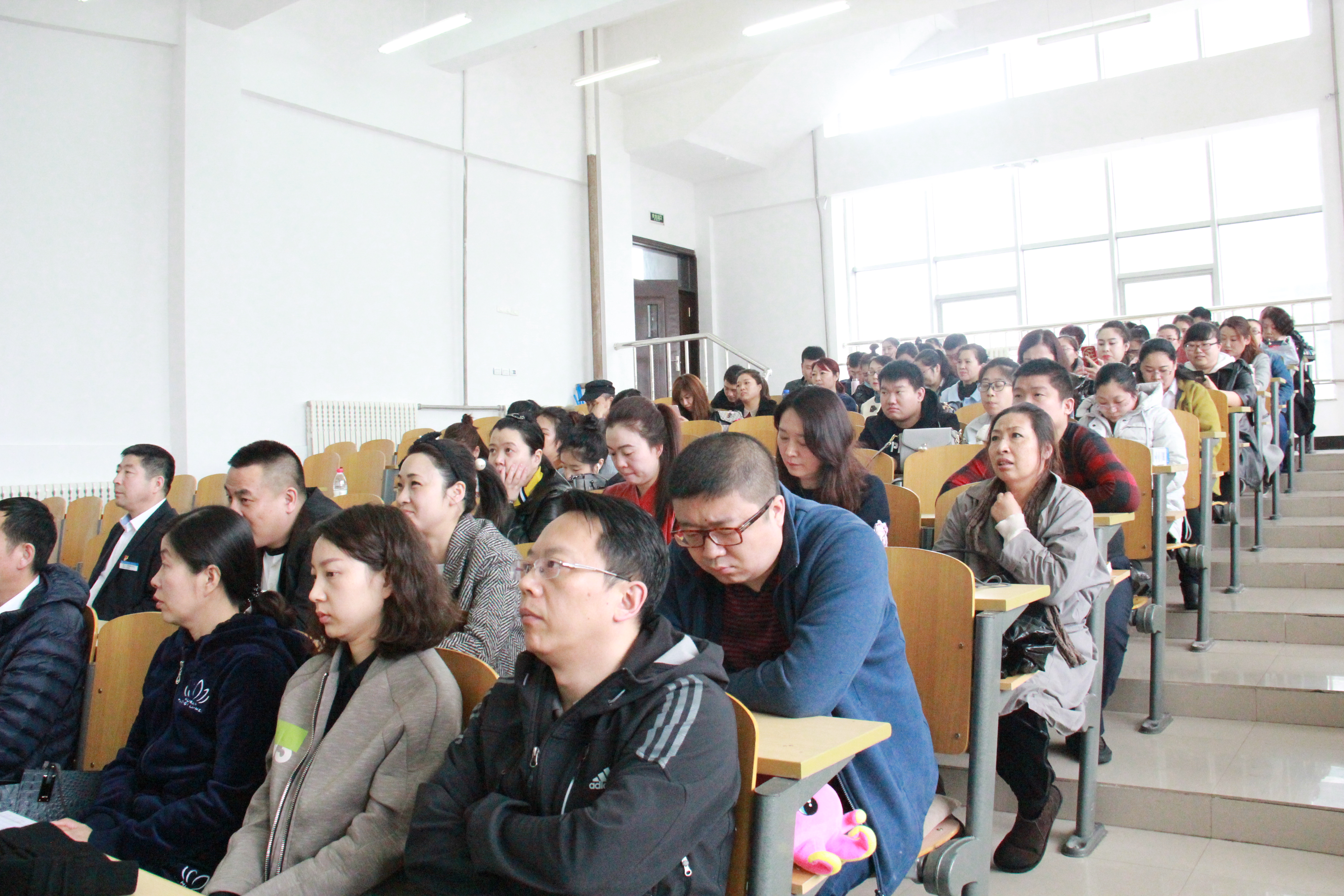 我院为伊春市行政资源中心进行政务礼仪培训