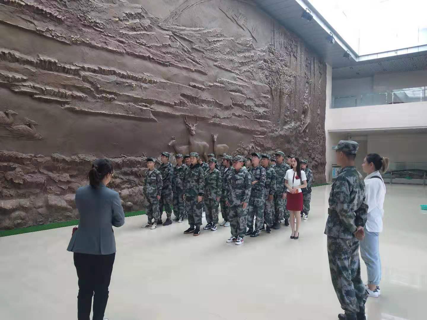 爱上一座城——新生入学教育第一课