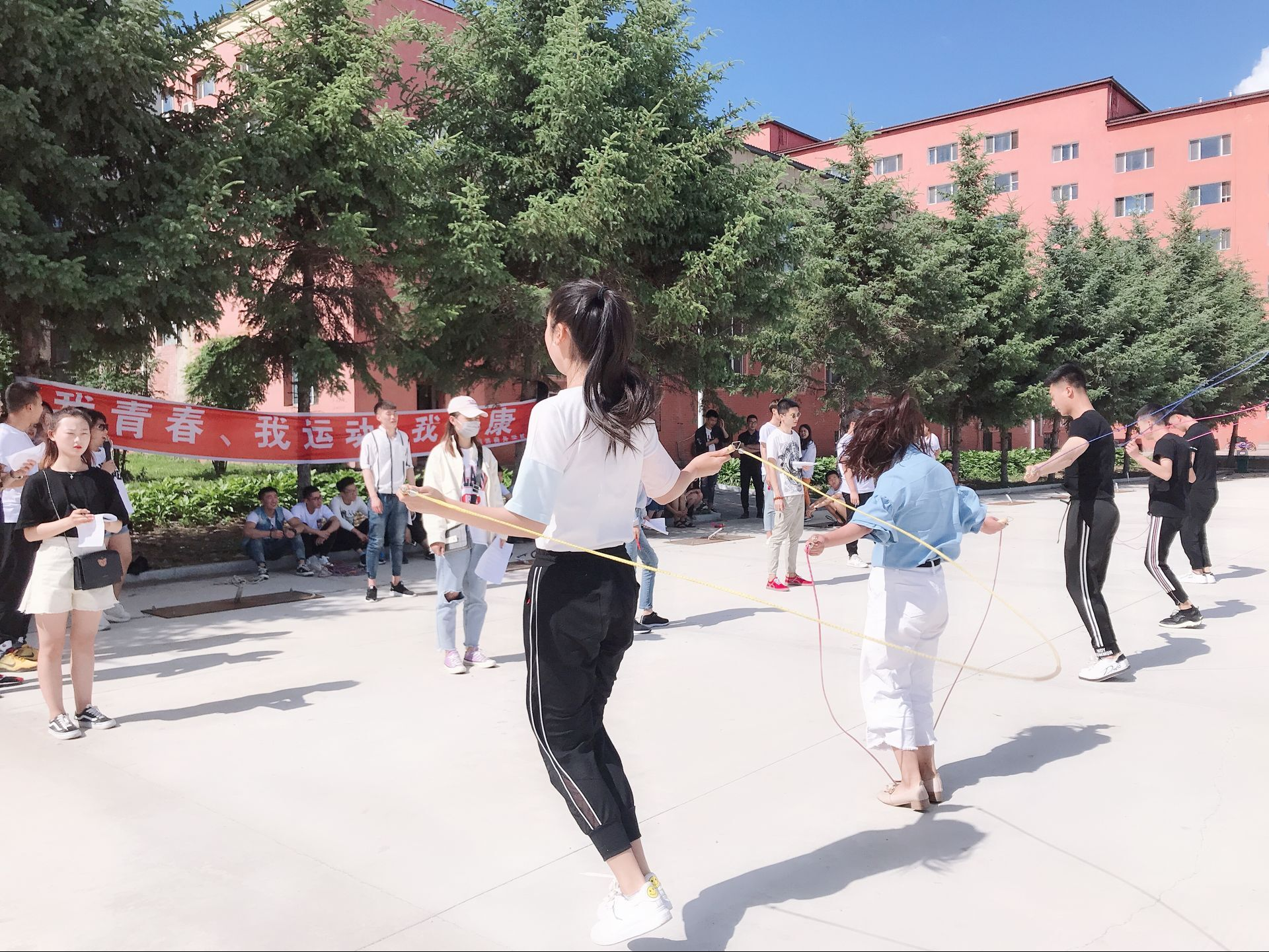 旅游商务学院举办毽球跳绳大赛