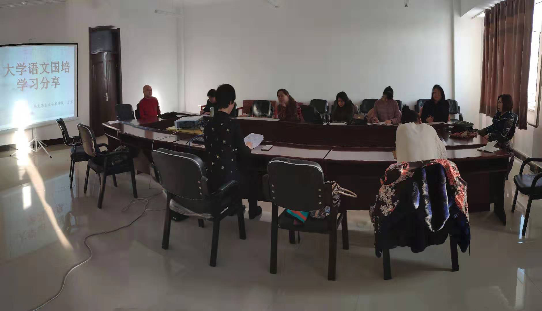 马克思主义公共教育学院举办“大学语文”国培分享会