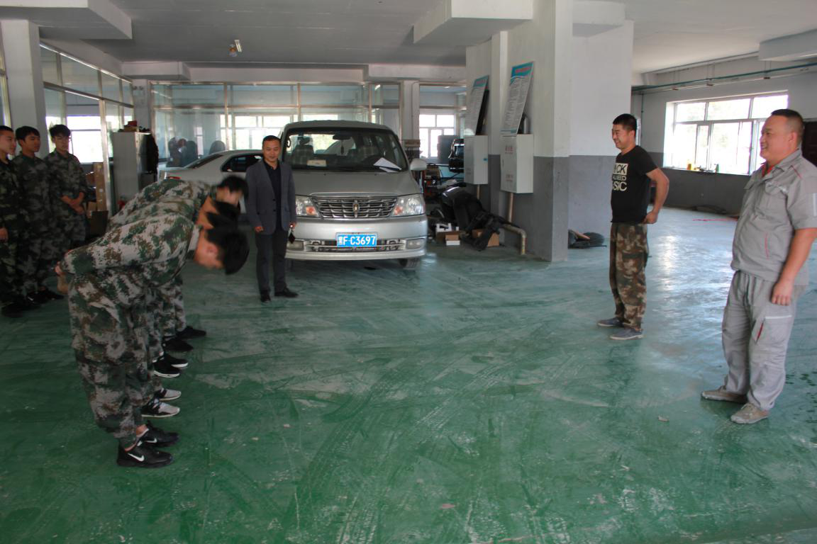 工程技术学院举行17级汽修专业现代学徒制拜师仪式