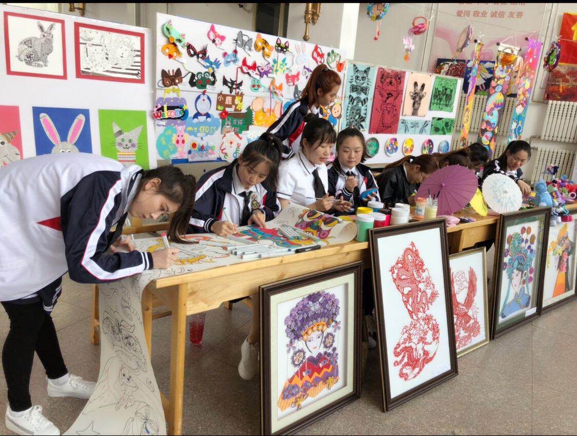 师范学院学前教育专业职业教育周活动之一幼儿园美术手工作品展圆满结束