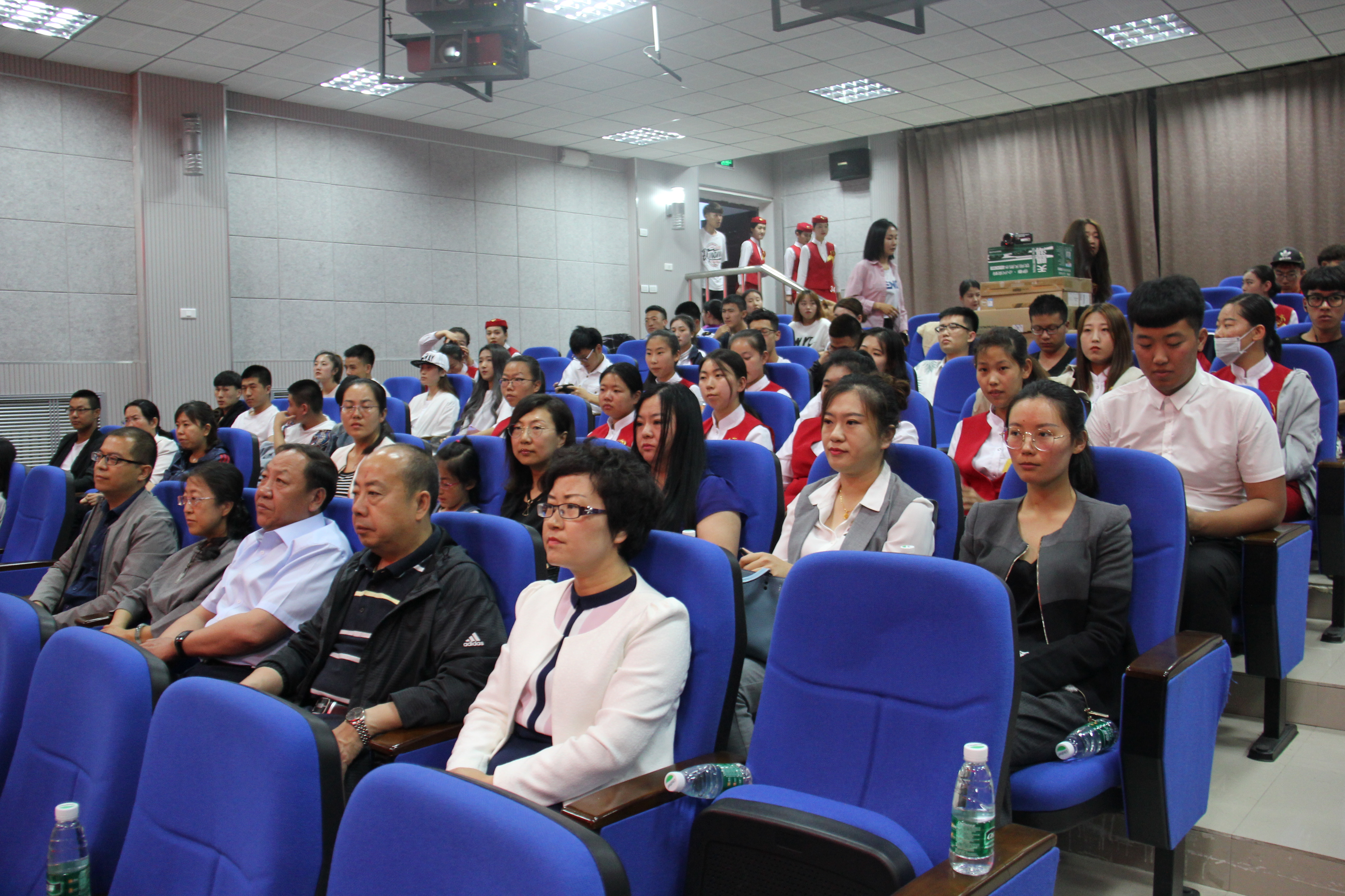 旅游商务学院成功举办第三届高铁服务技能大赛