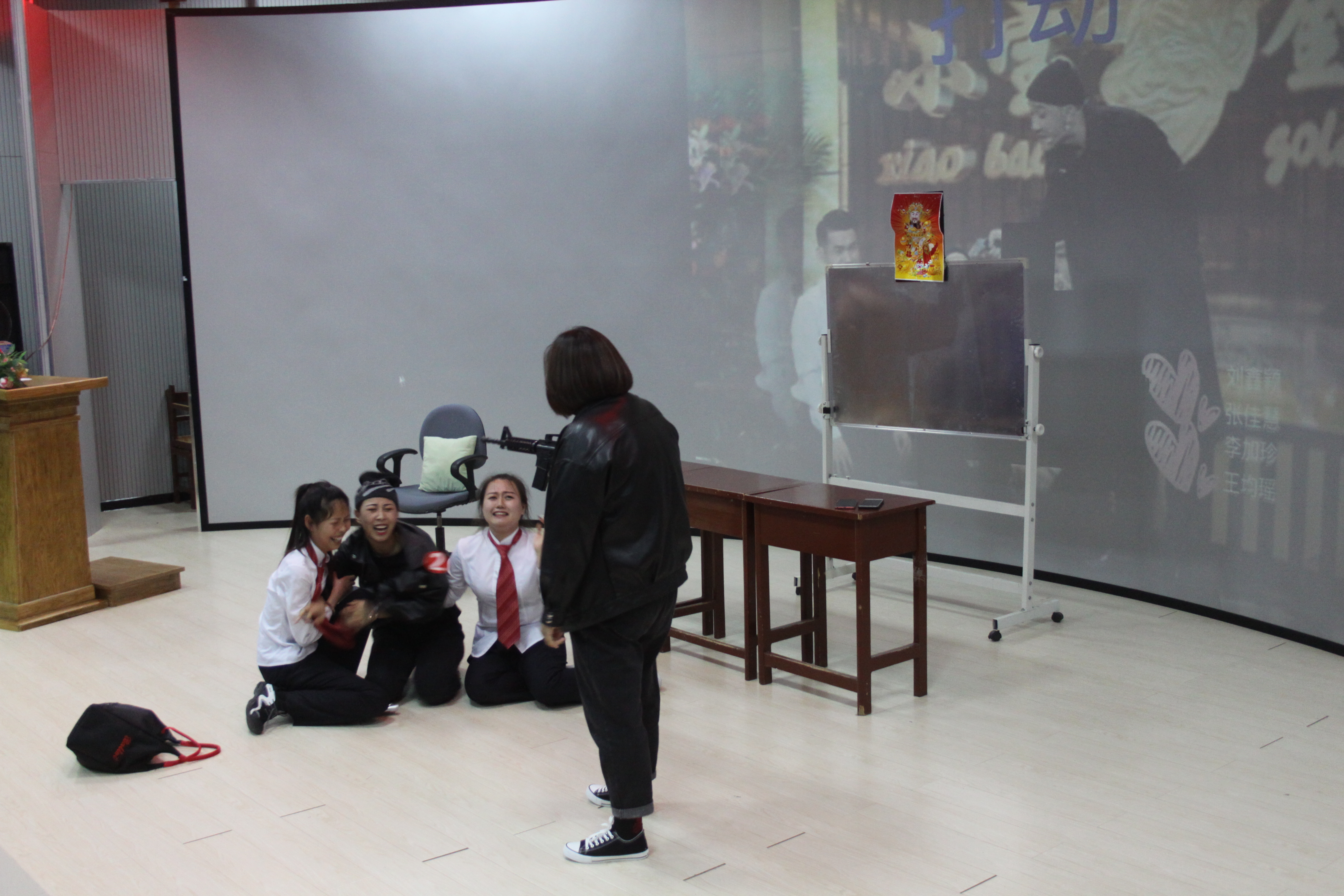 旅游商务学院成功举办“超级模仿秀”大赛